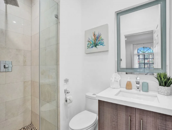 Hollywood 4 Bedroom Home with Private Pool