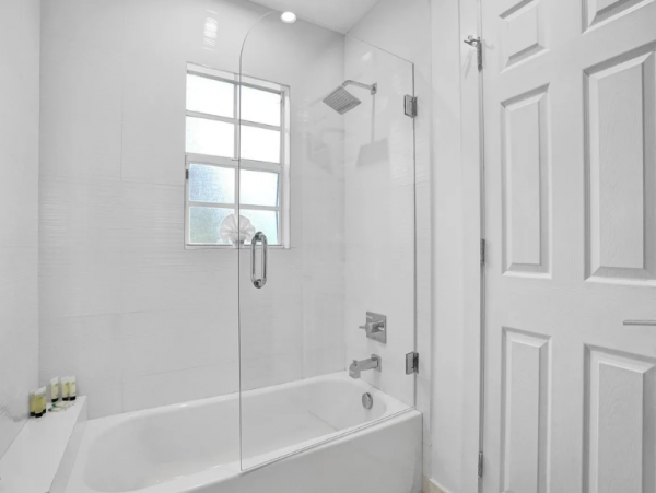 Hollywood 4 Bedroom Home with Private Pool