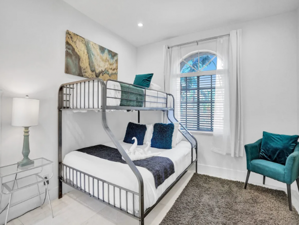Hollywood 4 Bedroom Home with Private Pool