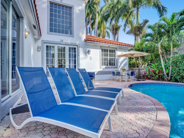Hollywood 4 Bedroom Home with Private Pool