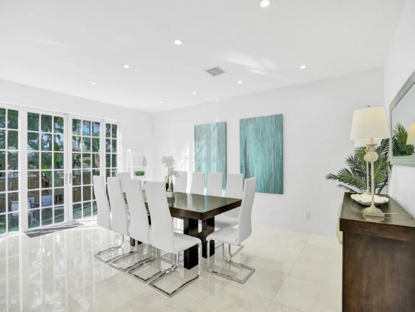 Hollywood 4 Bedroom Home with Private Pool