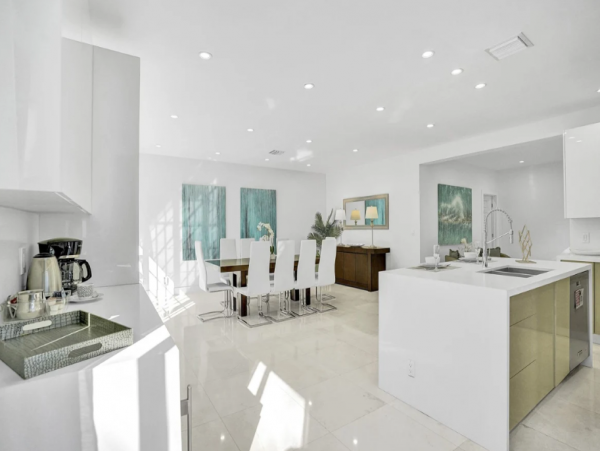 Hollywood 4 Bedroom Home with Private Pool