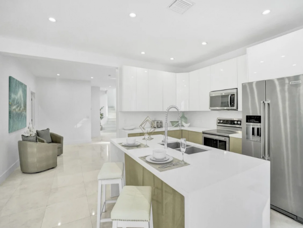 Hollywood 4 Bedroom Home with Private Pool