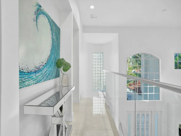 Hollywood 4 Bedroom Home with Private Pool