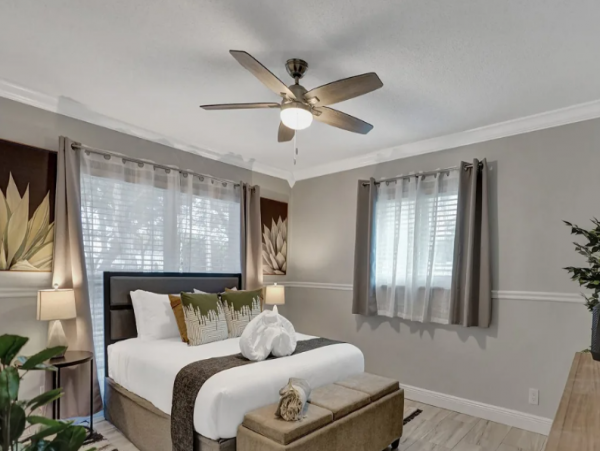 Beautiful Lakefront 6 Bedroom Home with Private Pool
