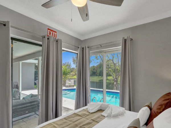Beautiful Lakefront 6 Bedroom Home with Private Pool