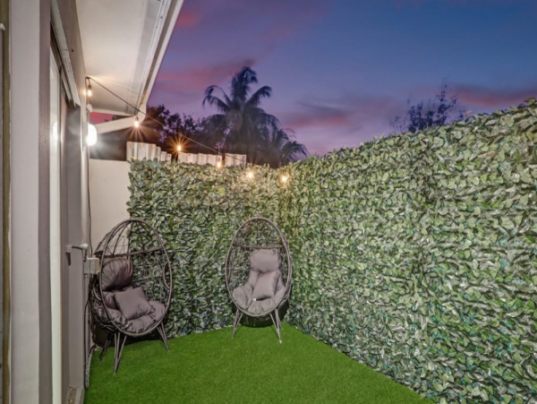 Beautiful Lakefront 6 Bedroom Home with Private Pool