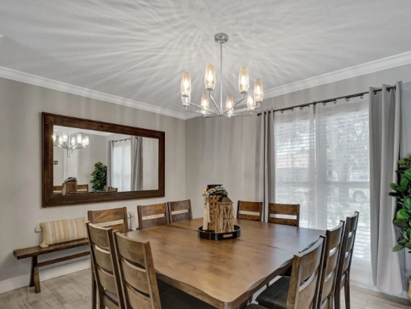 Beautiful Lakefront 6 Bedroom Home with Private Pool
