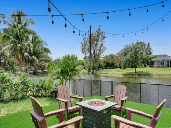 Beautiful Lakefront 6 Bedroom Home with Private Pool