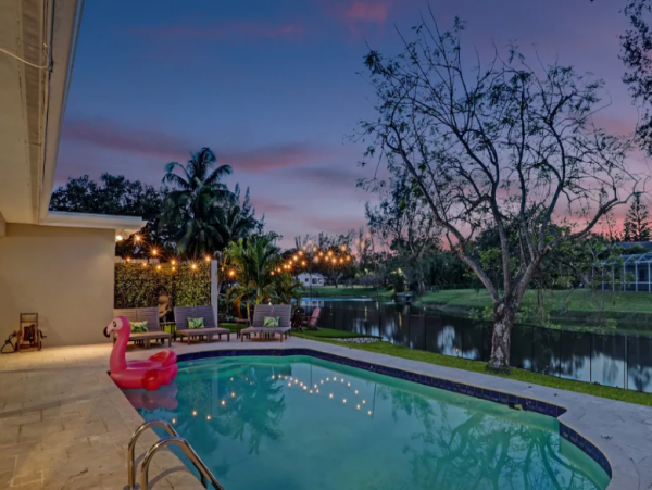 Beautiful Lakefront 6 Bedroom Home with Private Pool