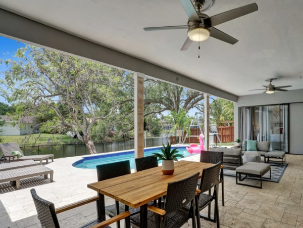 Beautiful Lakefront 6 Bedroom Home with Private Pool
