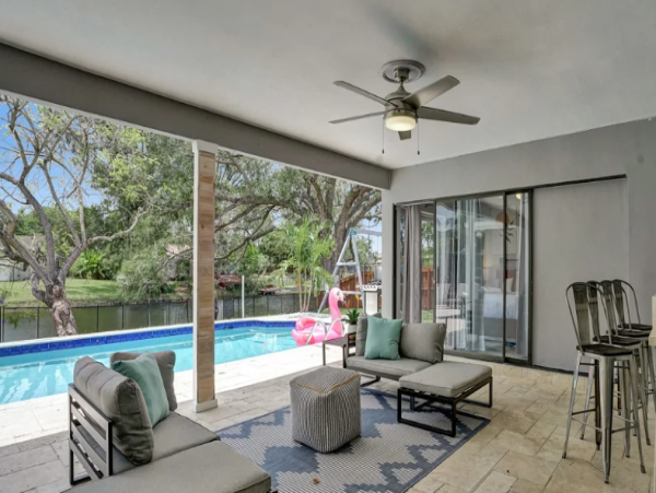 Beautiful Lakefront 6 Bedroom Home with Private Pool