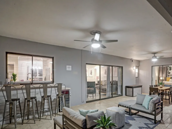 Beautiful Lakefront 6 Bedroom Home with Private Pool