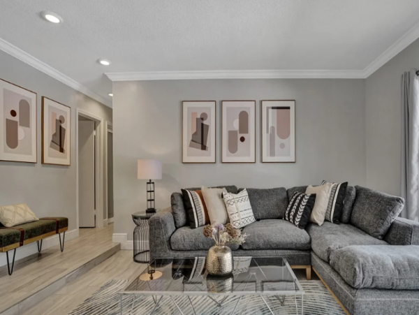 Beautiful Lakefront 6 Bedroom Home with Private Pool