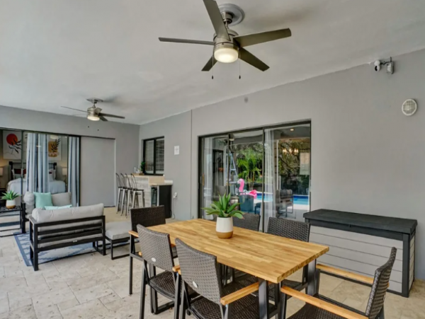 Beautiful Lakefront 6 Bedroom Home with Private Pool