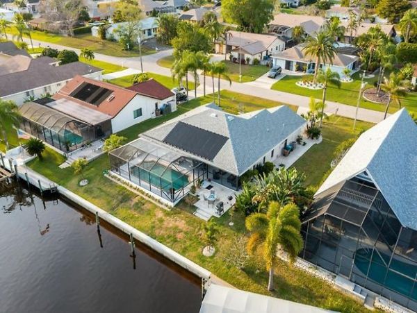 Cape Coral Vacation Home Six Bedroom
