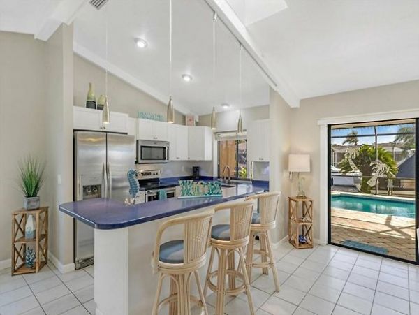 Cape Coral Vacation Home Six Bedroom