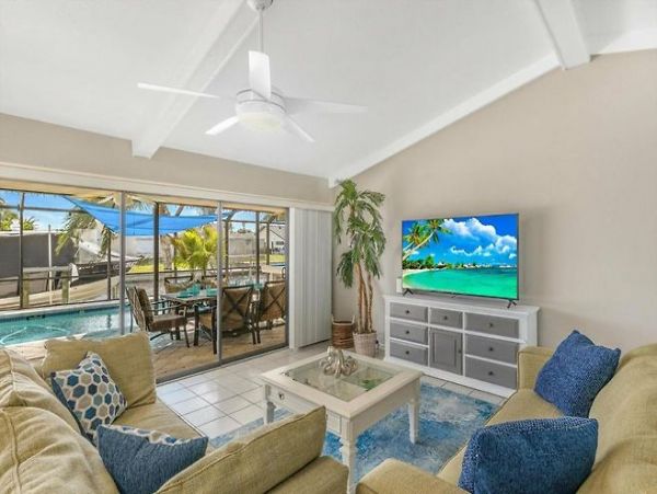 Cape Coral Vacation Home Six Bedroom
