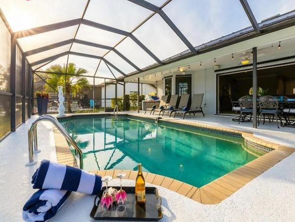 Cape Coral Vacation Home Six Bedroom