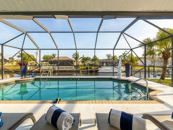 Cape Coral Vacation Home Six Bedroom