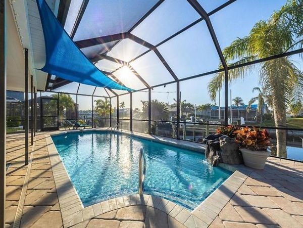 Cape Coral Vacation Home Six Bedroom