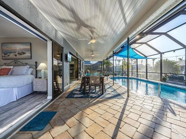 Cape Coral Vacation Home Six Bedroom