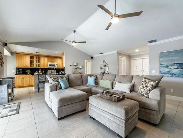 Cape Coral Vacation Home Six Bedroom