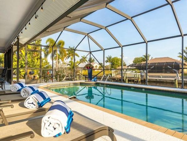 Cape Coral Vacation Home Six Bedroom