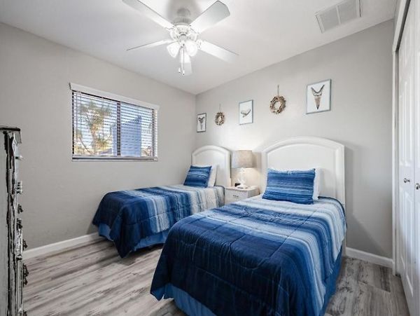 Cape Coral Vacation Home Six Bedroom
