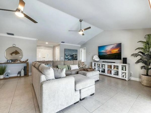 Cape Coral Vacation Home Six Bedroom