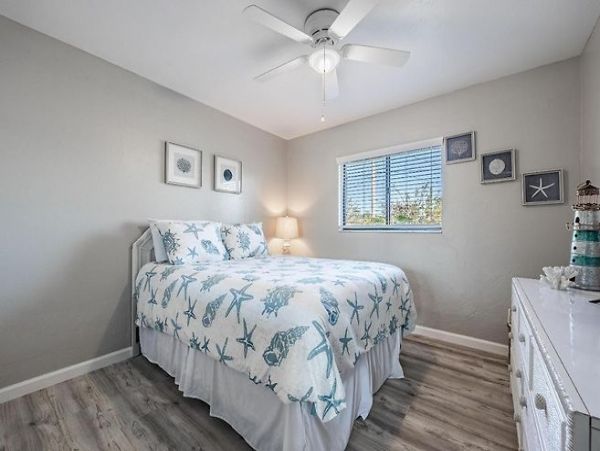 Cape Coral Vacation Home Six Bedroom