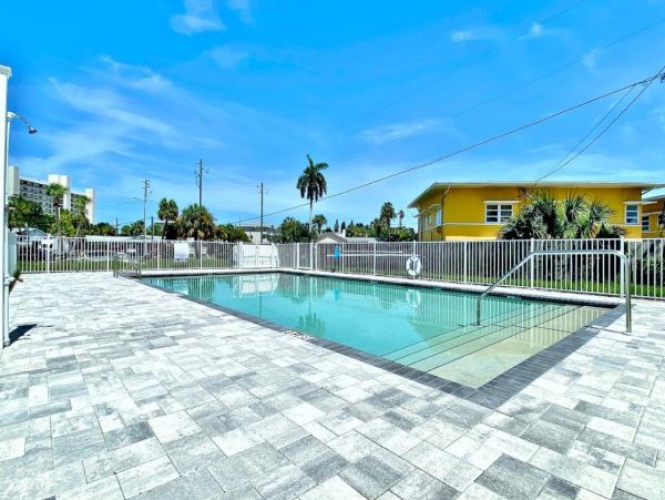 Beach Condo with 3 Bedrooms in Madeira Beach