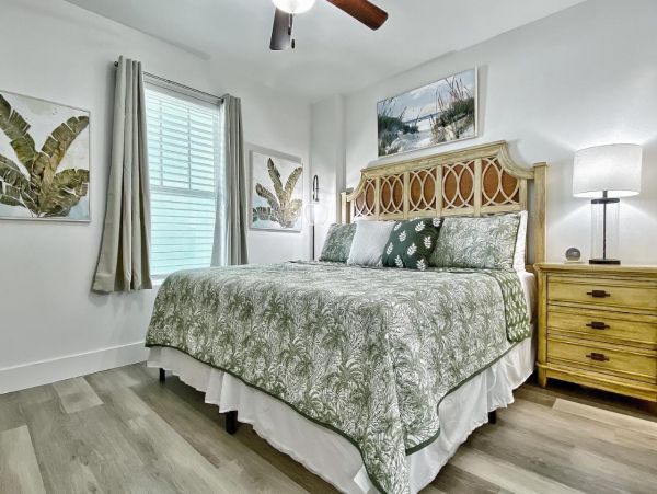 Beach Condo with 3 Bedrooms in Madeira Beach
