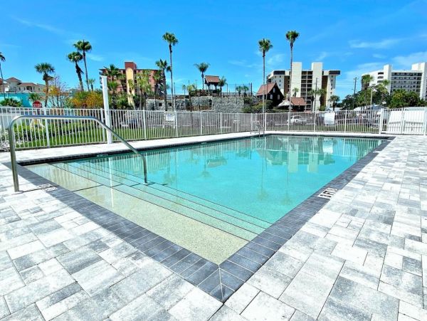 Beach Condo with 3 Bedrooms in Madeira Beach