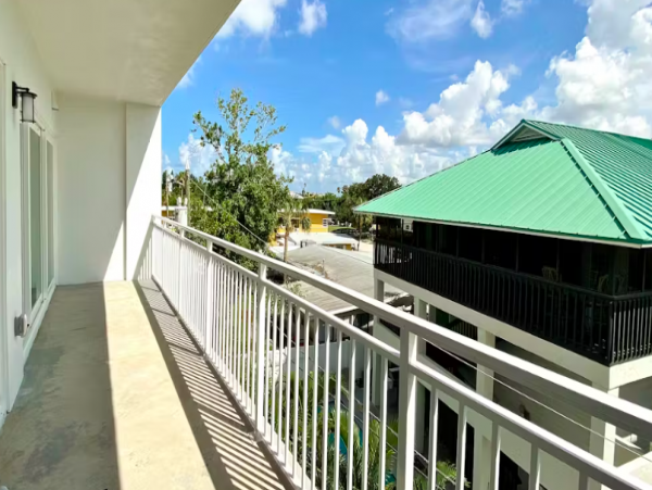Beach Condo with 3 Bedrooms in Madeira Beach