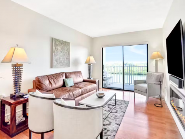 Elegant 2 Bedroom Condo with water views near the beach, pool & hot tub