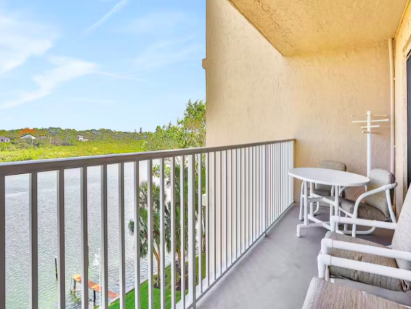 Elegant 2 Bedroom Condo with water views near the beach, pool & hot tub