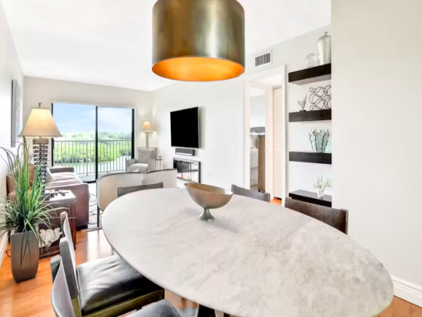 Elegant 2 Bedroom Condo with water views near the beach, pool & hot tub
