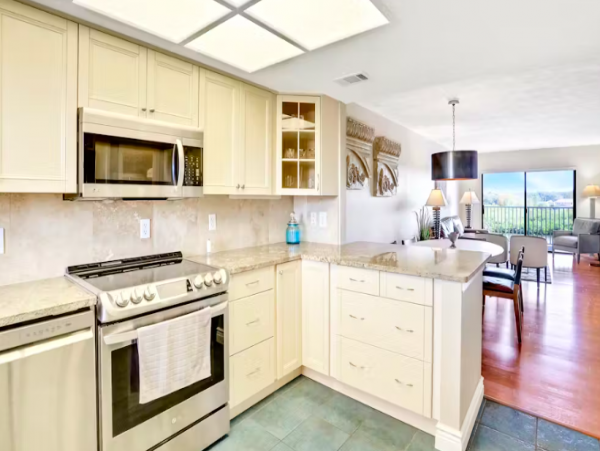 Elegant 2 Bedroom Condo with water views near the beach, pool & hot tub
