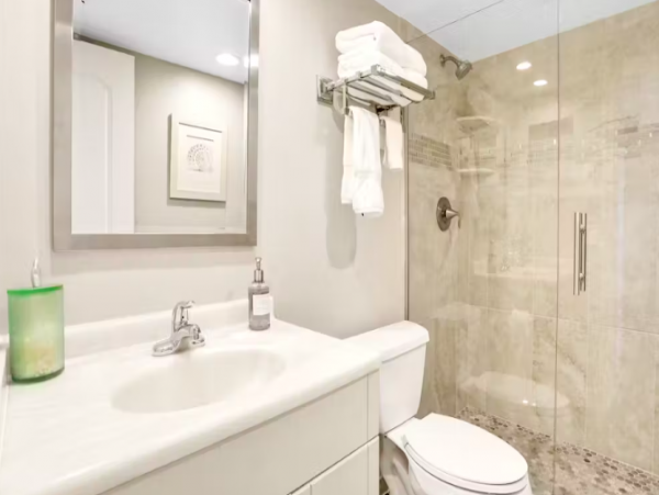 Elegant 2 Bedroom Condo with water views near the beach, pool & hot tub