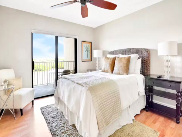 Elegant 2 Bedroom Condo with water views near the beach, pool & hot tub