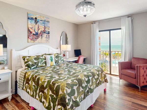 Beachfront Condo with 3 Bedrooms & Amazing Views