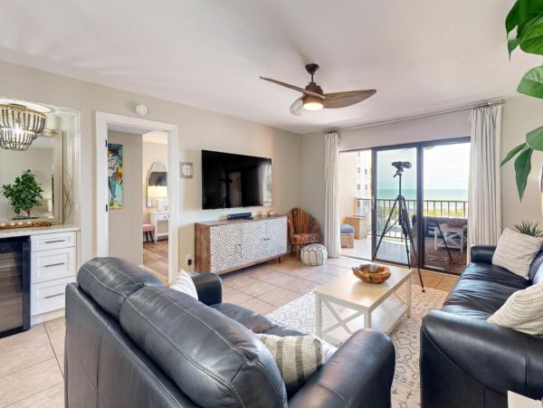 Beachfront Condo with 3 Bedrooms & Amazing Views