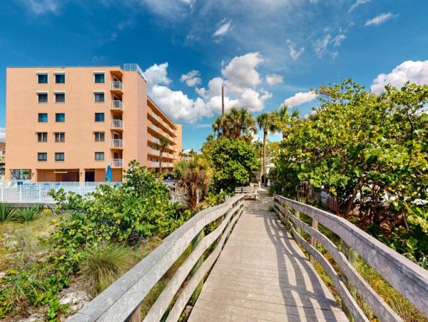 Beachfront Condo with 3 Bedrooms & Amazing Views