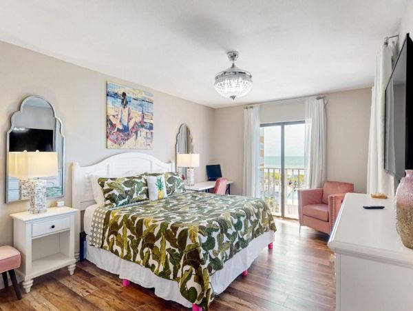 Beachfront Condo with 3 Bedrooms & Amazing Views