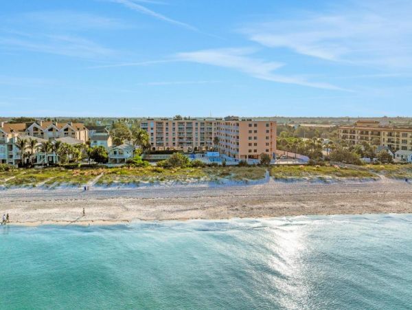 Beachfront Condo with 3 Bedrooms & Amazing Views