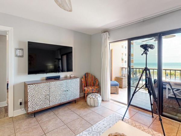 Beachfront Condo with 3 Bedrooms & Amazing Views