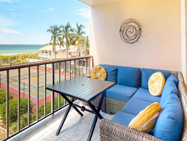Beachfront Condo with 3 Bedrooms & Amazing Views