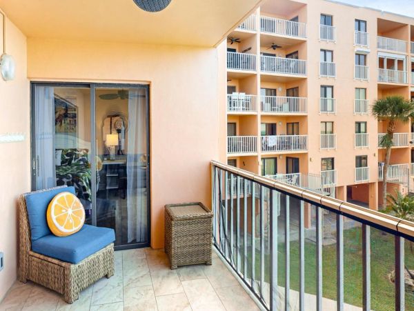Beachfront Condo with 3 Bedrooms & Amazing Views