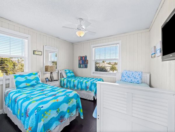 Beach-View Condo with 3 Bedrooms in Belleair Beach